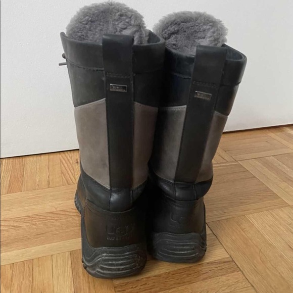 SOLD UGG waterproof boots - Picture 2 of 6